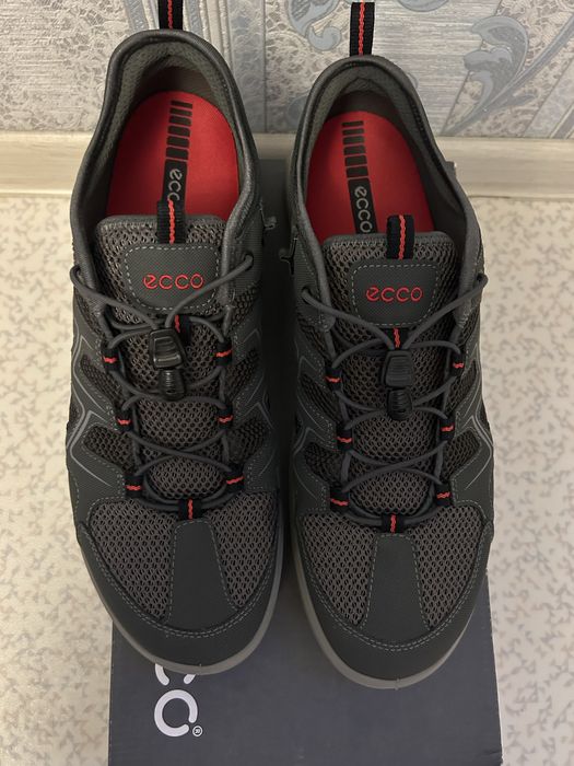 Кроссовки ecco оригинал.