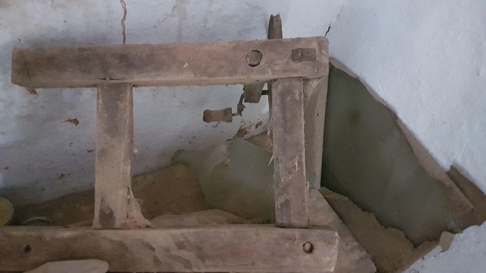 Стар дървен чекрък