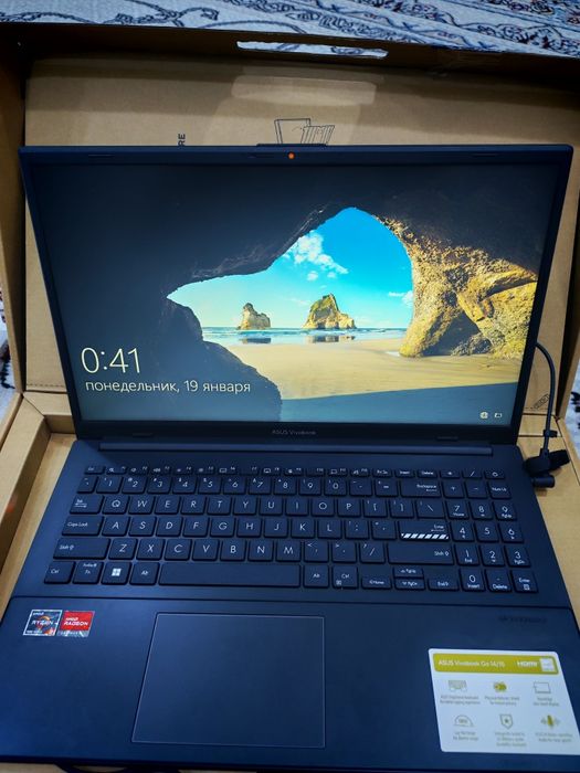 ASUS Vivobook Go