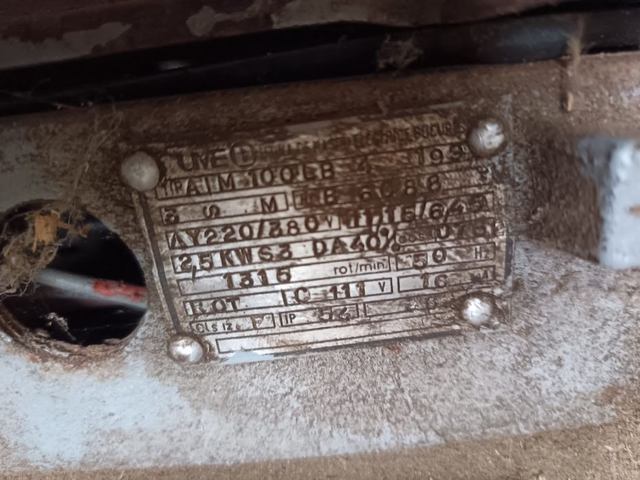 Vind diferite motoare electrice.