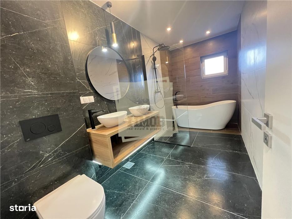 Pethouse de lux 4 camere 2 bai 2 terase si parcare in zona Centrala
