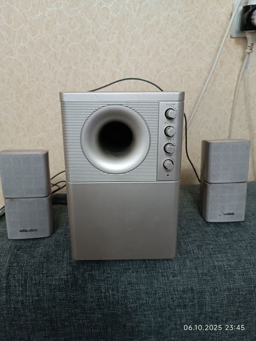 Microlab X2. Стерео колонки с сабвуфером для ПК.