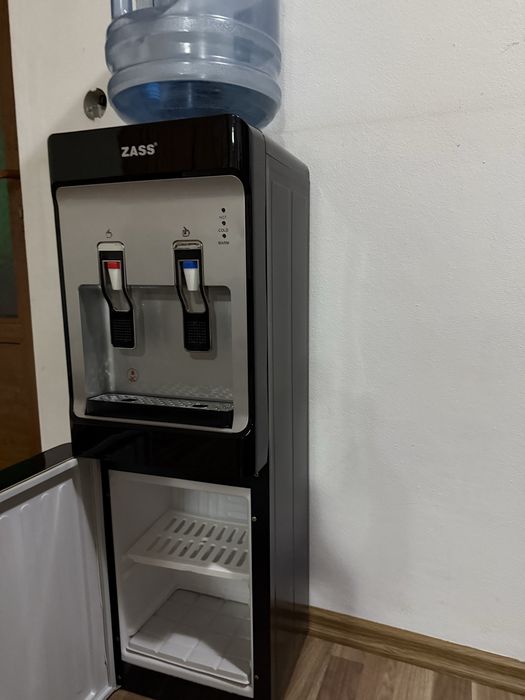 Dozator de apă cu minifrigider