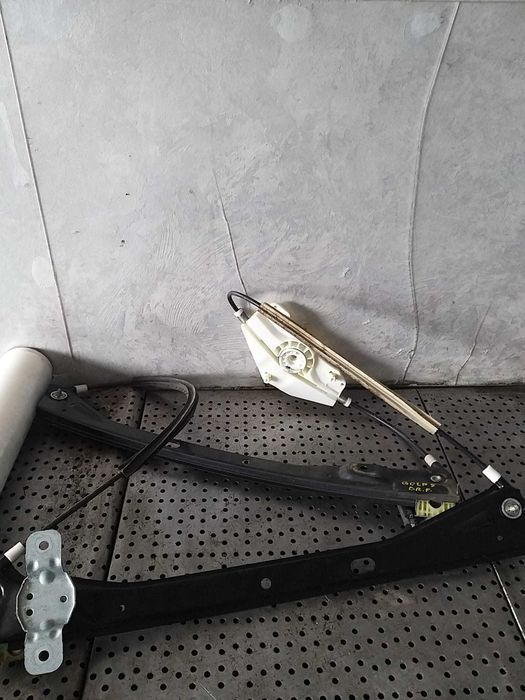 Macara geam dreapta fata vw golf 5 1k