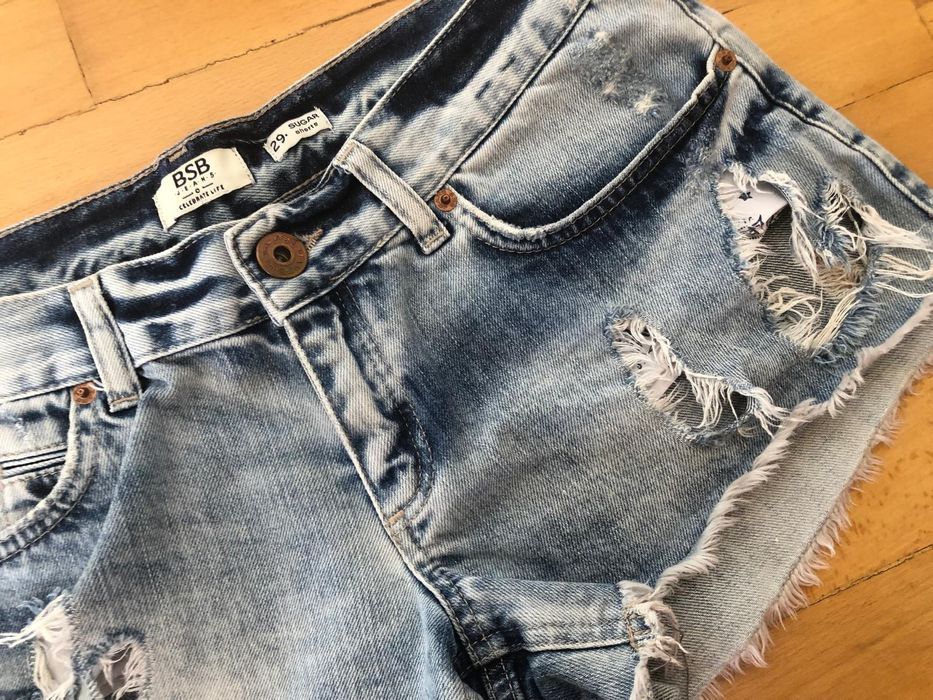 Blugi scurti Guess si BSB