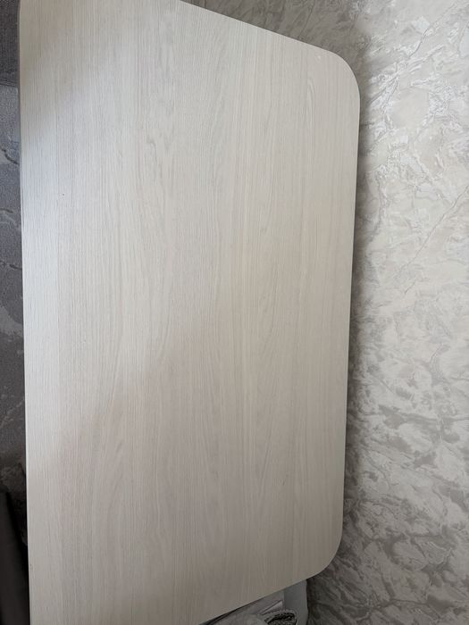 Стол кухонный, для учебы