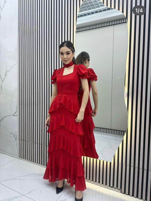 Красное вечернее платье