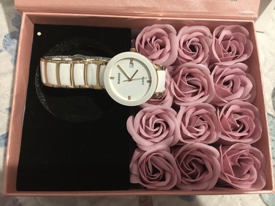 Часы в подарочной коробке