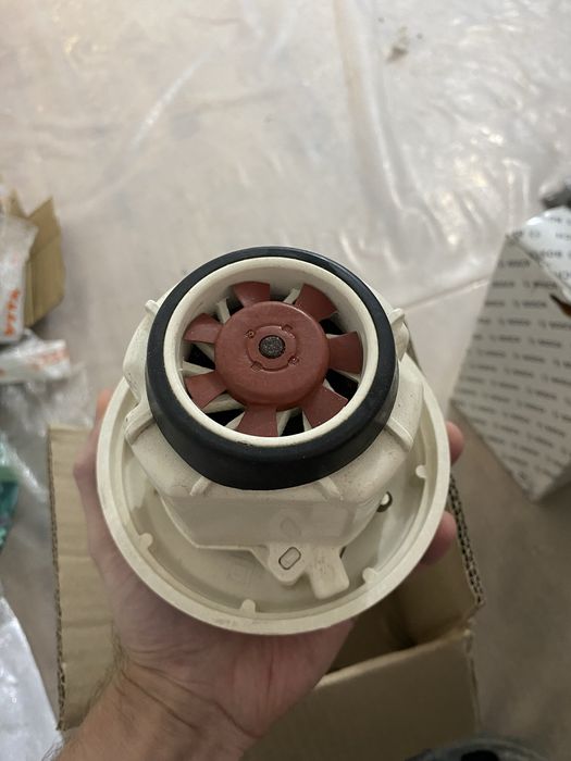 Продам двигатель на пылесос Bosch gas 35 l sfc +.
