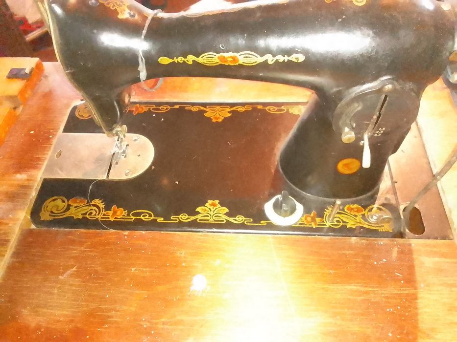 Mașina de cusut manuală