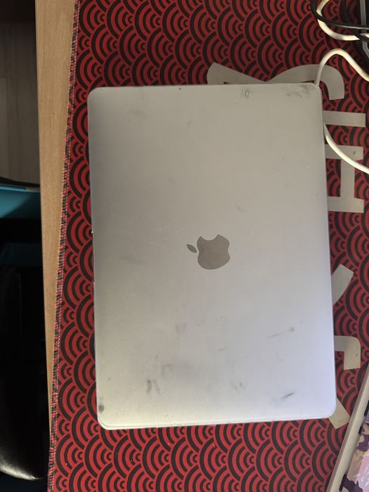 Macbook Air 2019 cu battery life mare (sub 100 cicluri de incarcare)