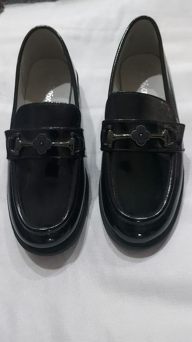 Продам лаковые  туфельки