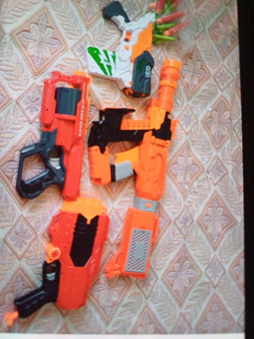 Продам детские бластеры оружие.