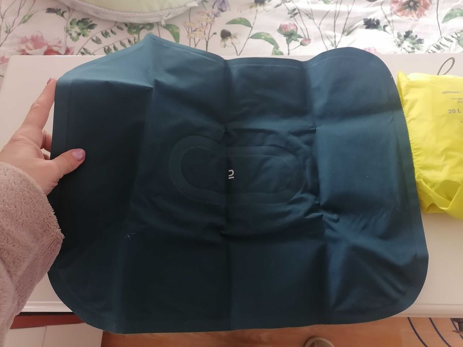 Надуваеми възглавници и дъждобрани за раница