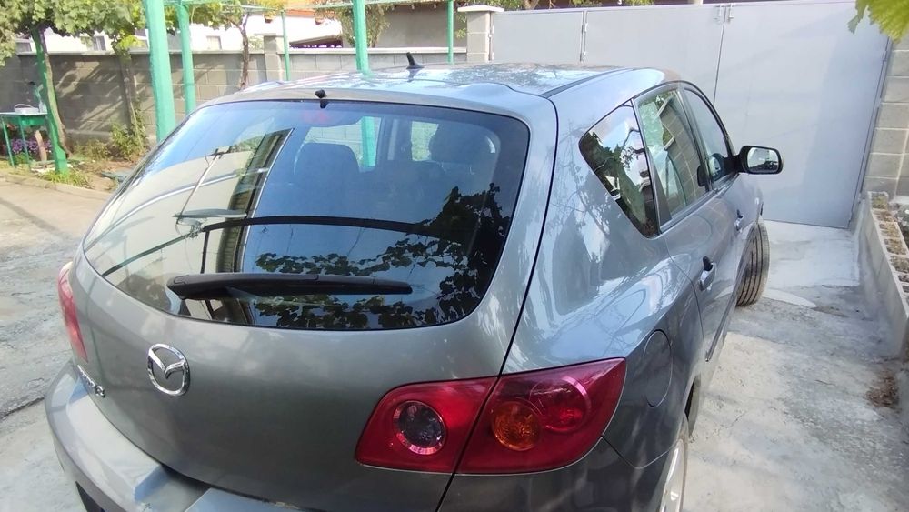 Mazda 3 хечбек бензин