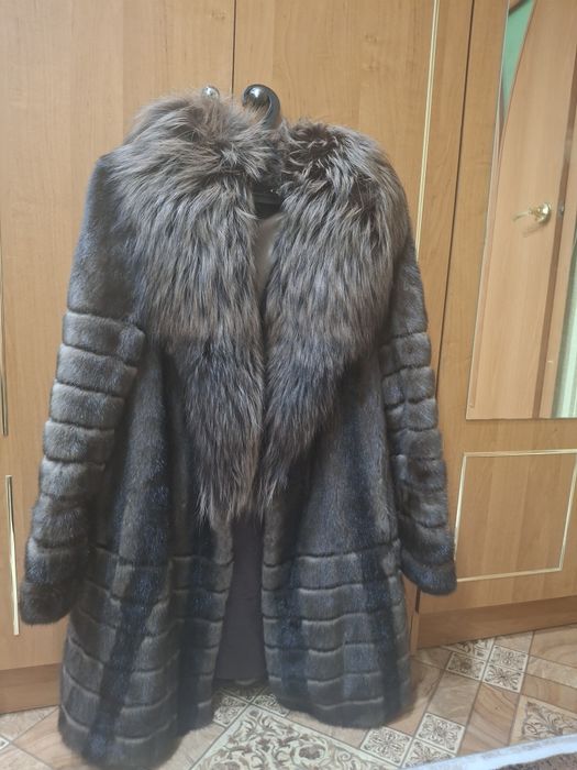 Прадаеться норковая шуба
