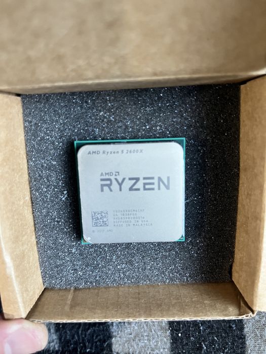 Procesor AMD Ryzen 5 2600X + Cooler Amd