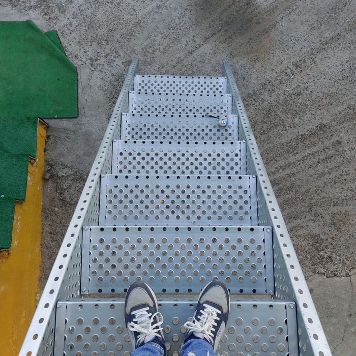 Vindem scări zincate