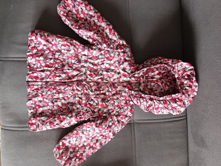 Продам весеннюю куртку на девочку р.92