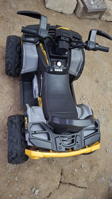 Детская машинка электромобил