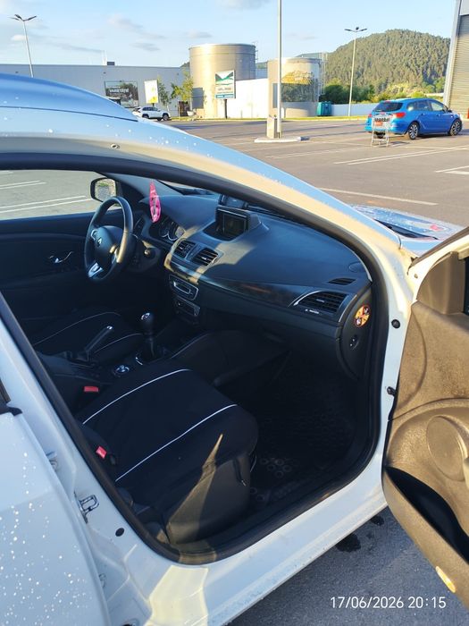 Renault  Megane III GRANDTOUR 1.5 dCi 110 CP – EURO 5 – KEYLESS – NAVIGAȚIE – Climă automată