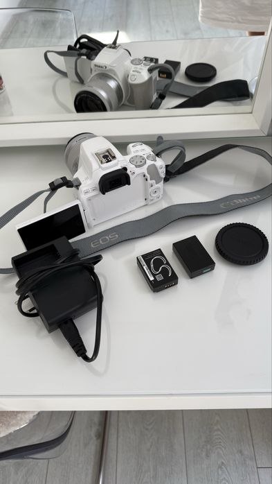 Camera Canon EOS 250D