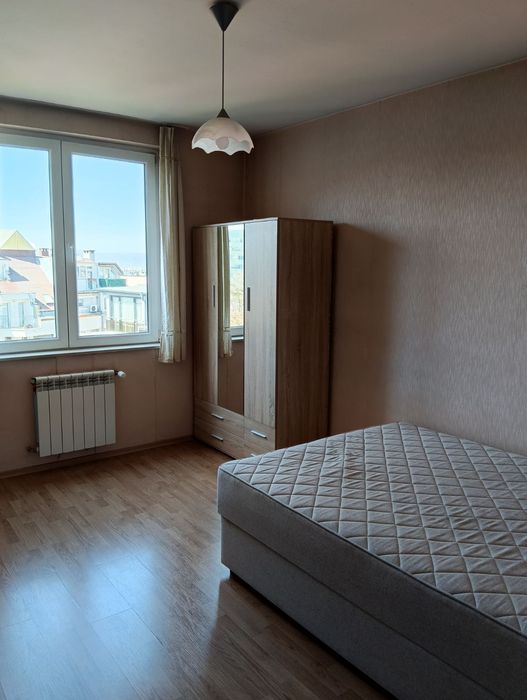 Давам двустаен апартамент в квартал Редута