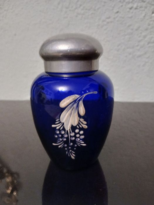 Чайница кобальт.