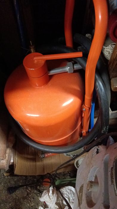 Vând compresor 100 litri  noi 1300 lei