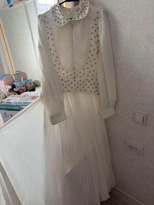 Продам платье в белом цвете