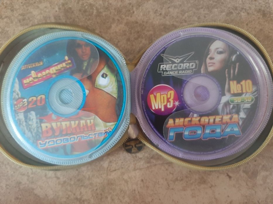 CD диски музыка.