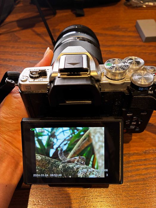 Set foto mirrorless Olympus OM-D E-M10 Mark III cu obiectiv 14-150mm