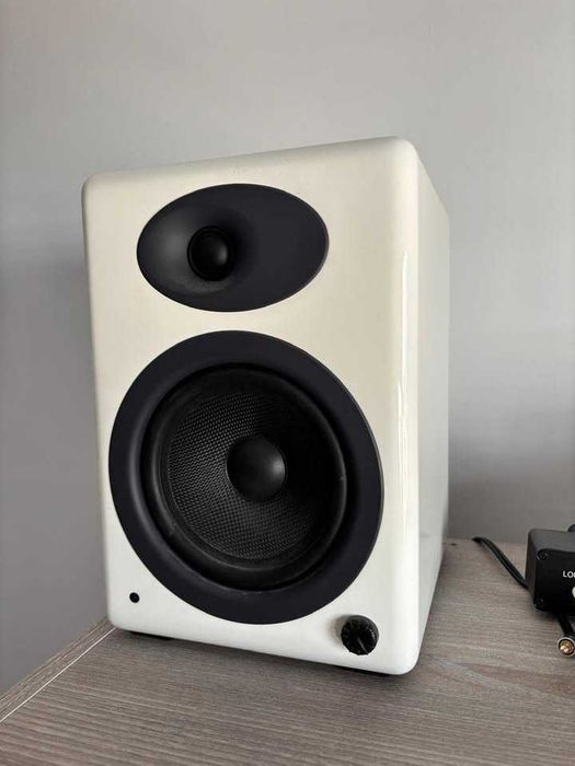 Boxe Albe Audioengine model 5