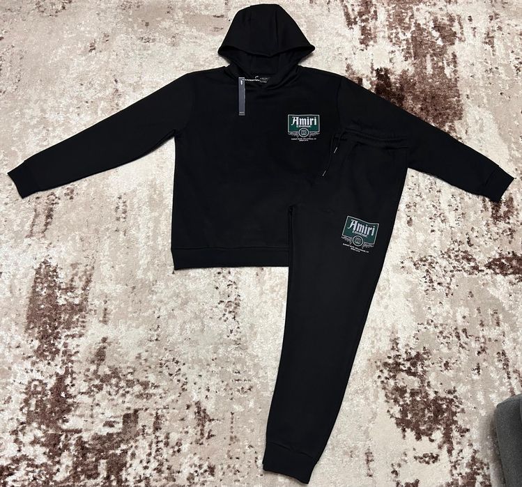 Vând compleu nou de bărbați Amiri