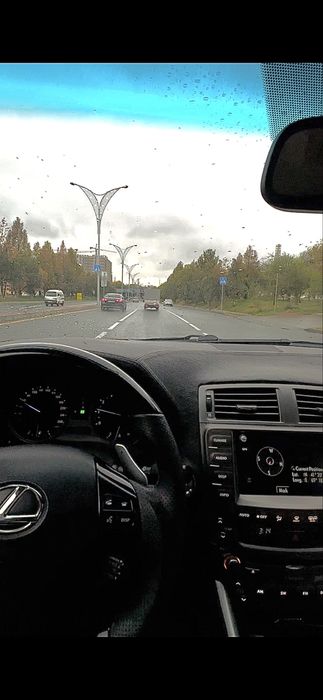 lexus is 300 sotiladi