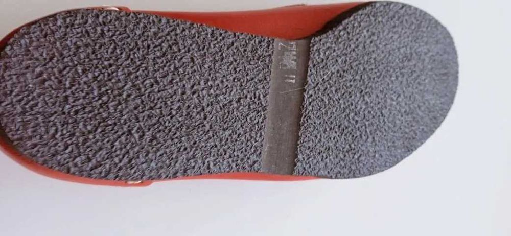 Продам туфли новые на 36 размер