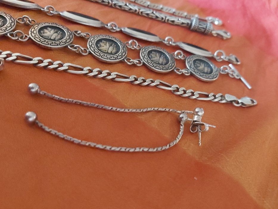 Сребърни гривни и обеци, дамски.