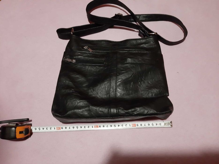 Дамска кожена чанта с много джобове