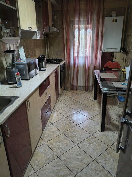 Inchiriez apartament cu 3 camere zona Ultracentrala