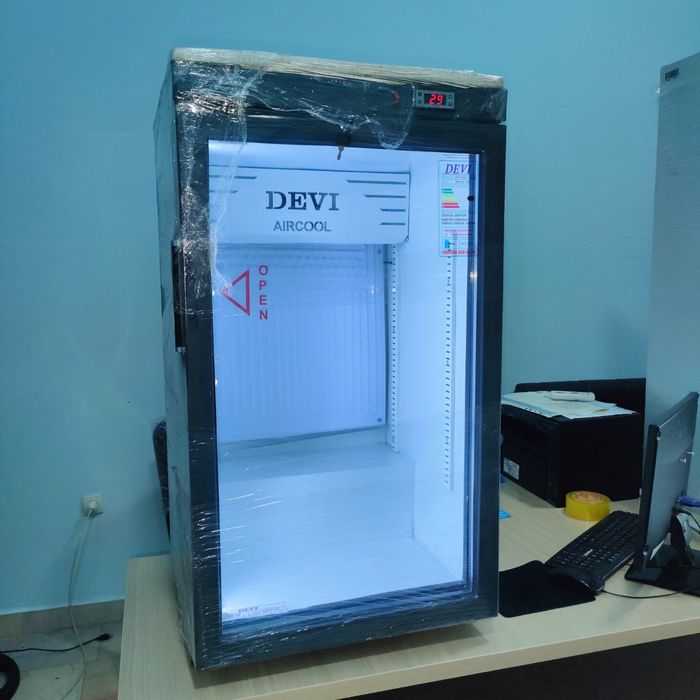 Акция !!! Продаются витринние холодильники.