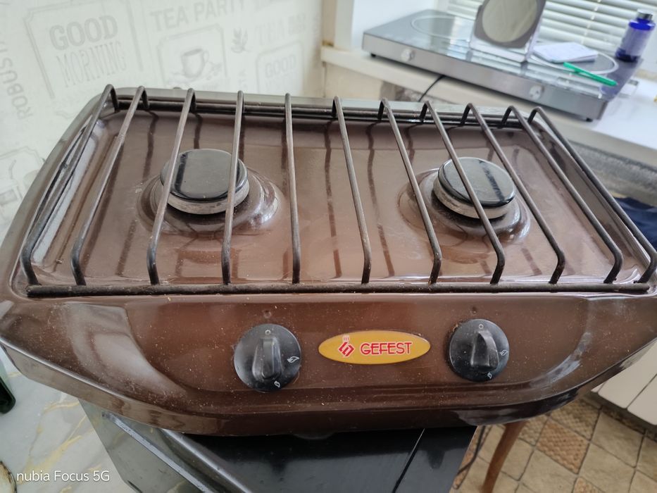 Продам газовую плиту