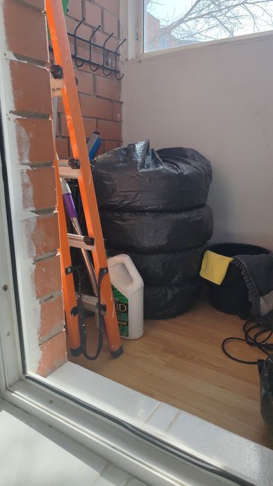 Продам шины с дисками на матиз!