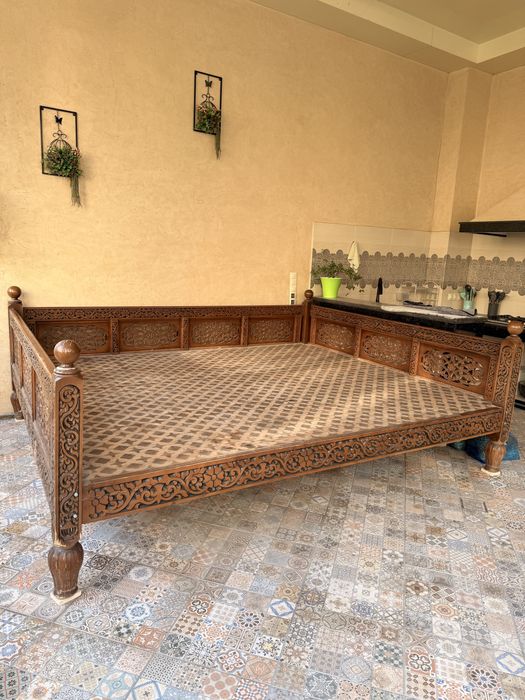 Продается тапчан . Орех.