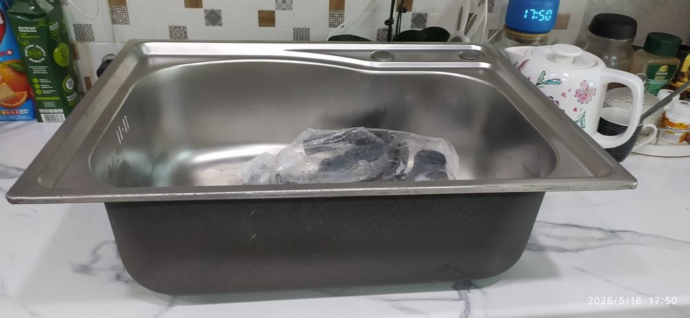 Продам кухонную мойку