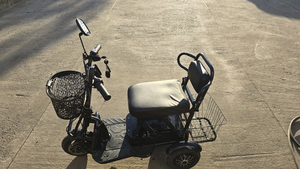 Triciclu electric impecabil