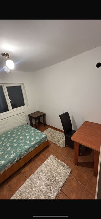 Inchiriez camera privata dar cu baia bucătăria comun centru iasi P.F.