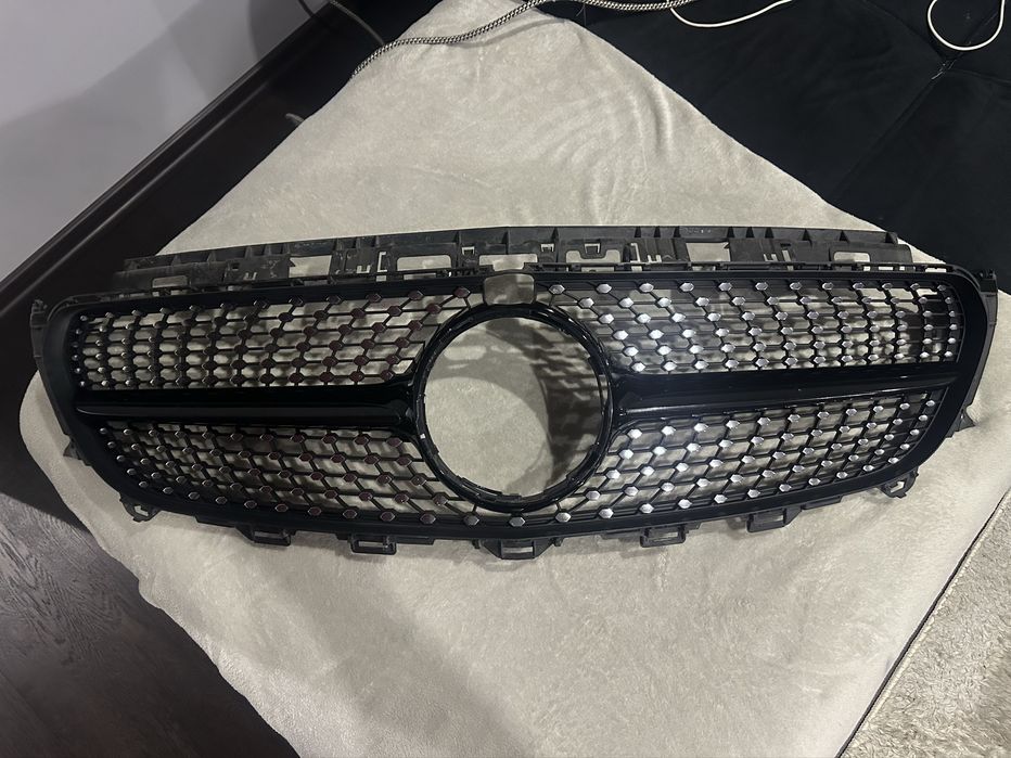 Оригинална решетка за w213. Перфектна!