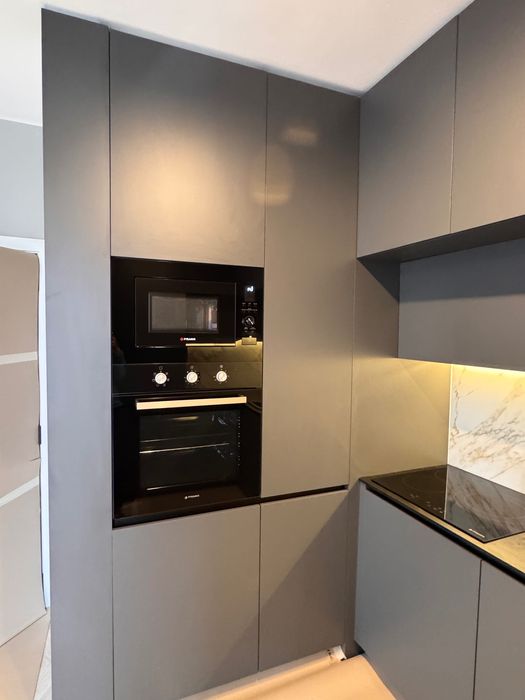 Напълно оборудвана кухня за вграждане (вариант и вкл. Ел. Уреди)