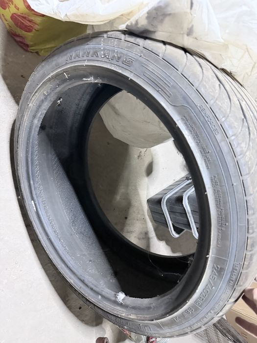 245/40/19 летние резины