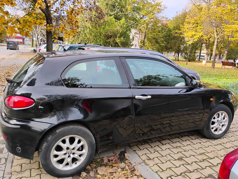 Продавам автомобил Alfa Romeo 147